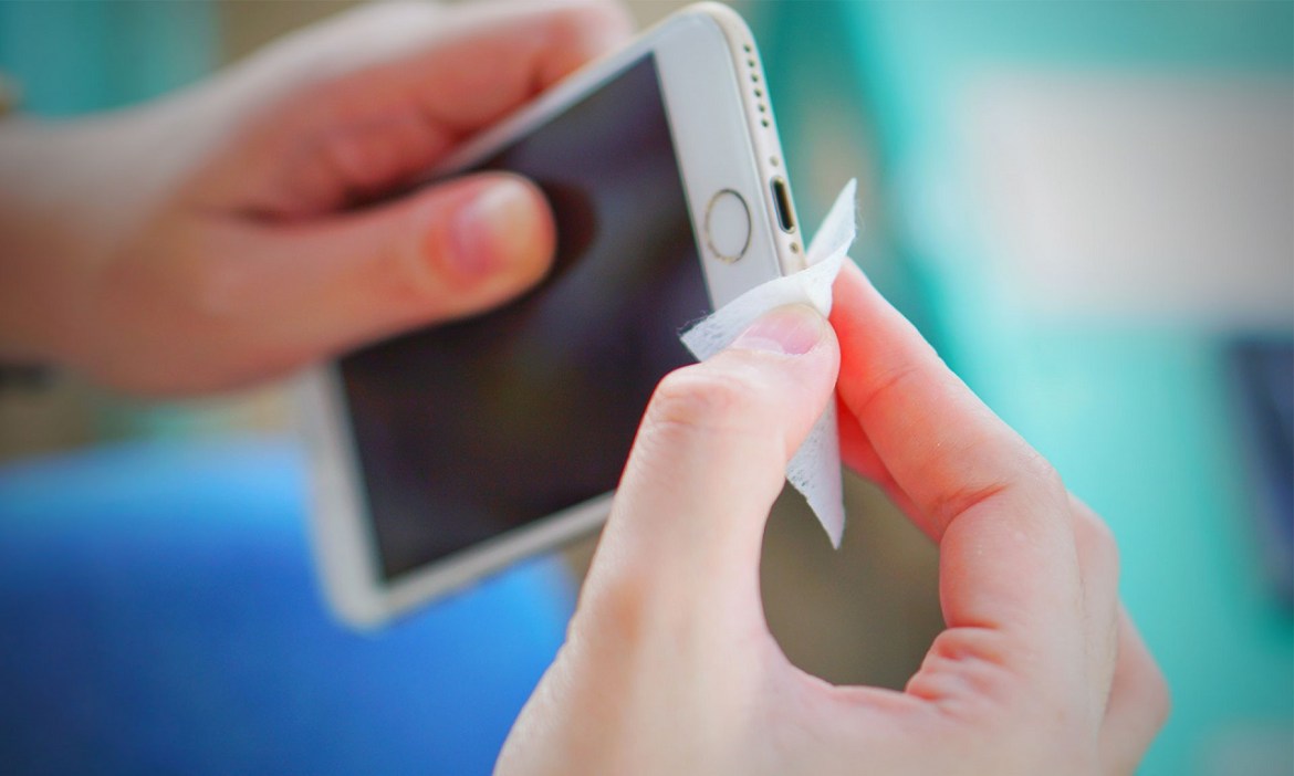 Како да постапите ако вашиот паметен телефон падне во вода: водич за брзи чекори