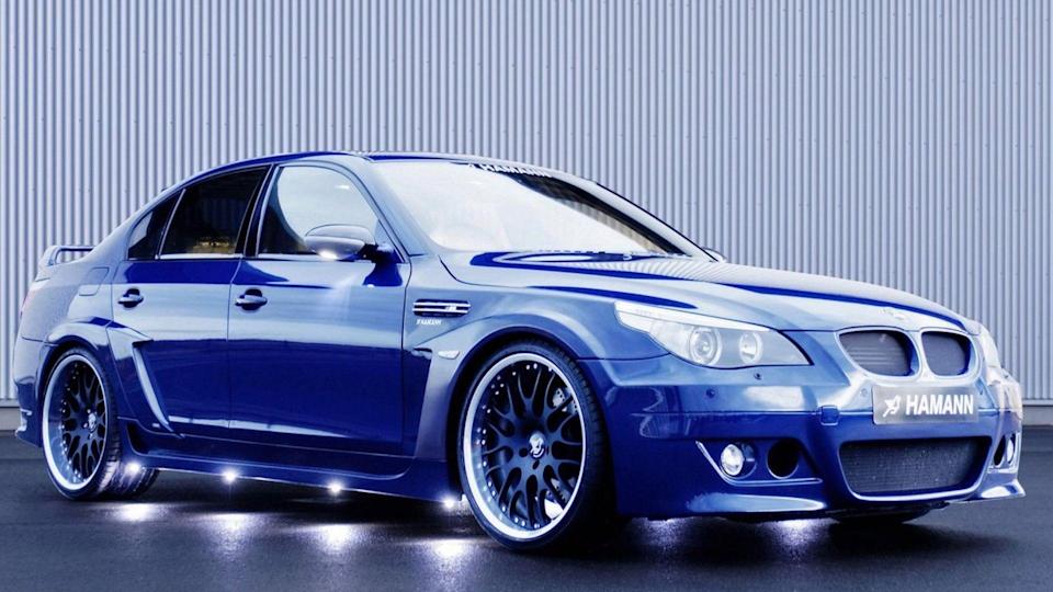 Елон Муск и различните автомобили во неговите раце: список на возила користени и поседувани