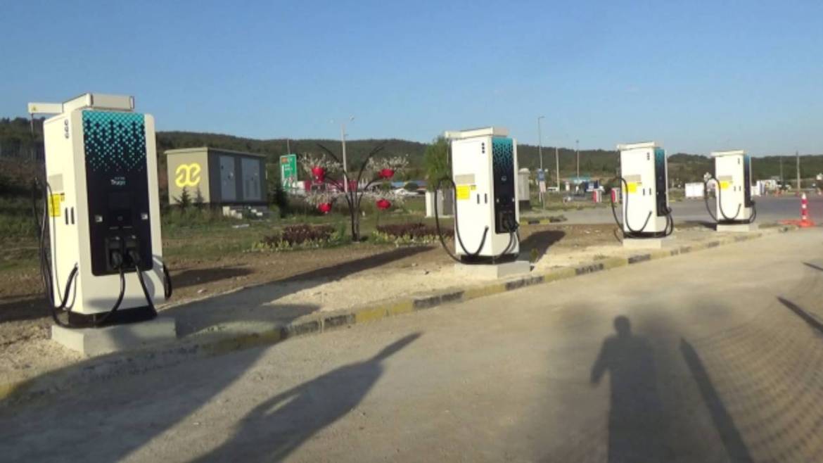 Тогг го претставува серијата: нови станици за полнење и најави за влез во Турција