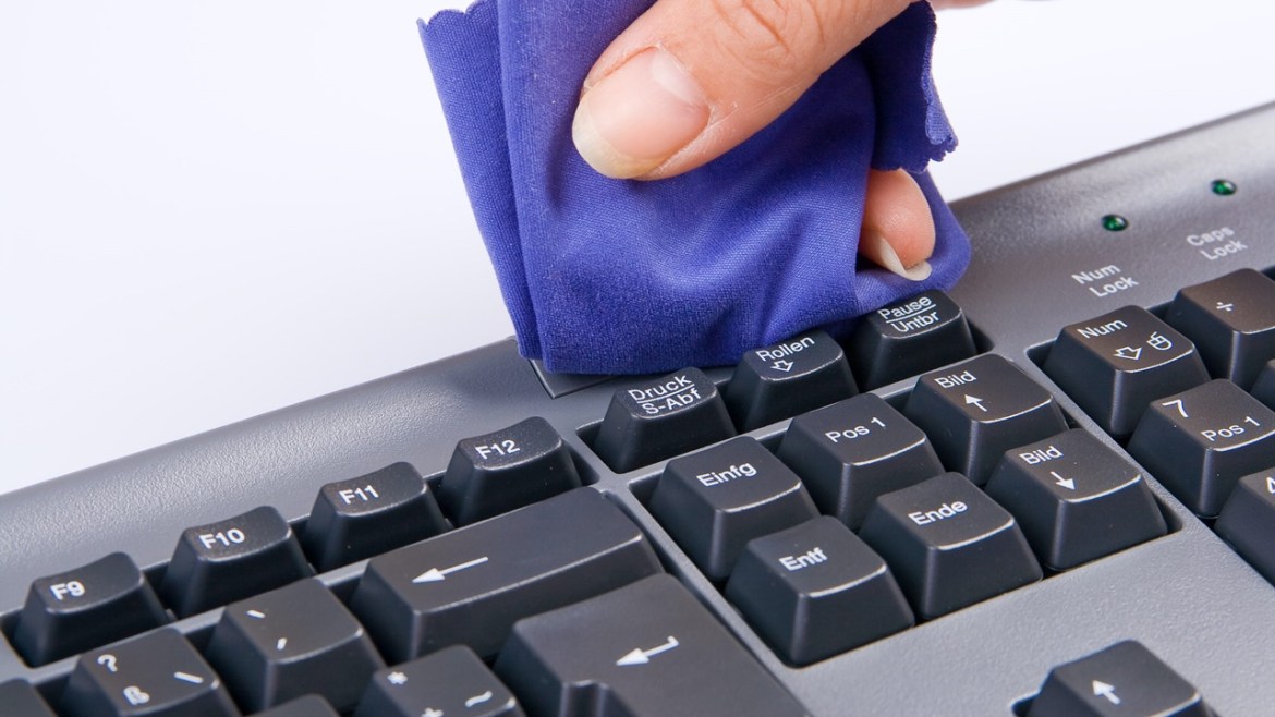 Грациозна чистота на лаптоп клавиатурата: водич за безбедно и ефикасно чистење