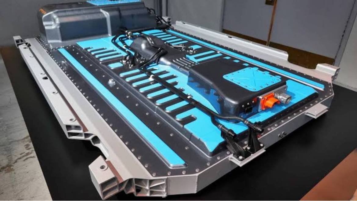 Тегување на напредокот во фабриката за домашниот електричен автомобил и батериите на Тогг