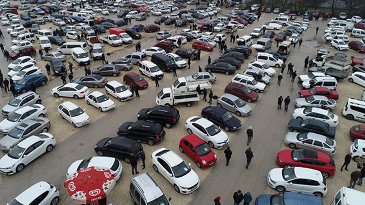 Пазарот на половни автомобили: Нови ценовни креињања и предвидувања