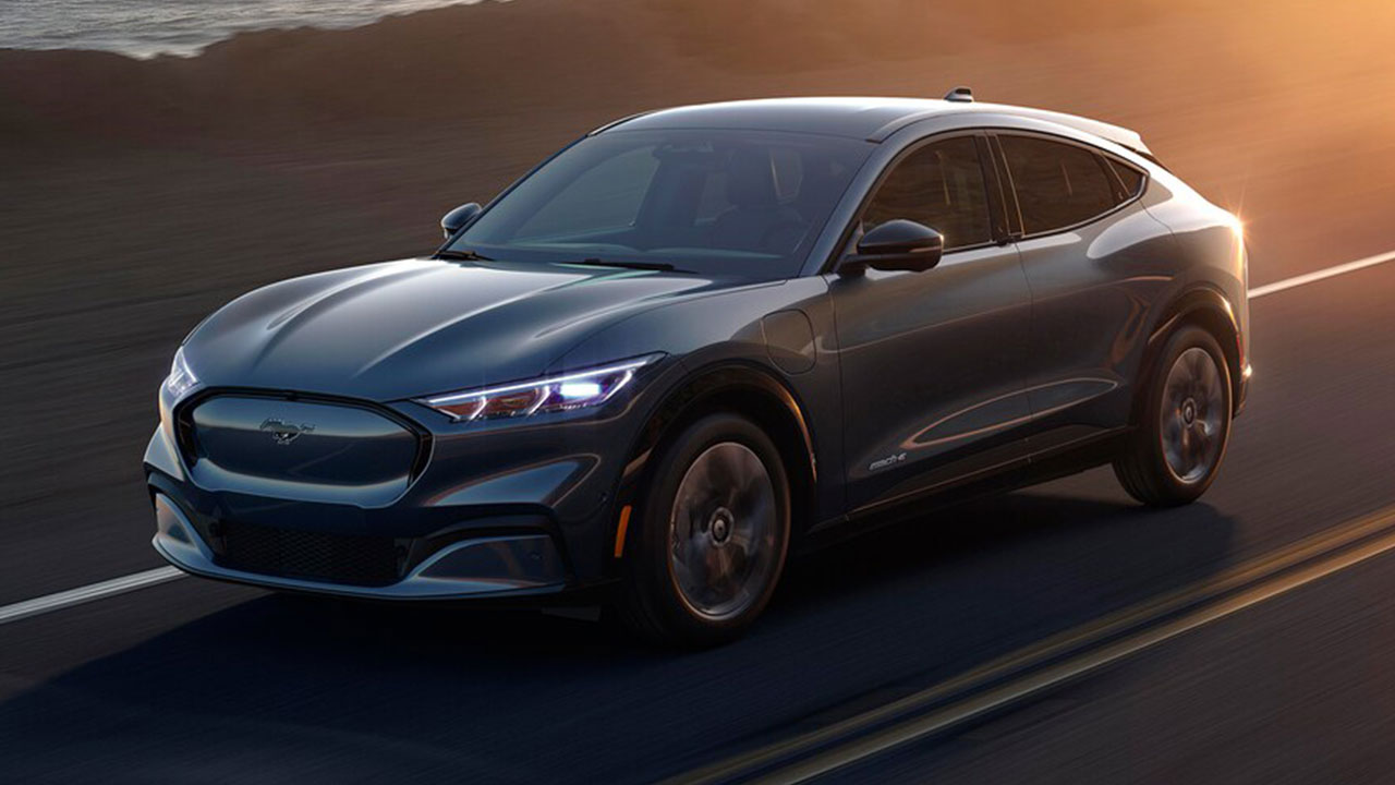 Проблеми со 12-волтната батерија во Mach-E: Што знаеме за Ford електричните возила