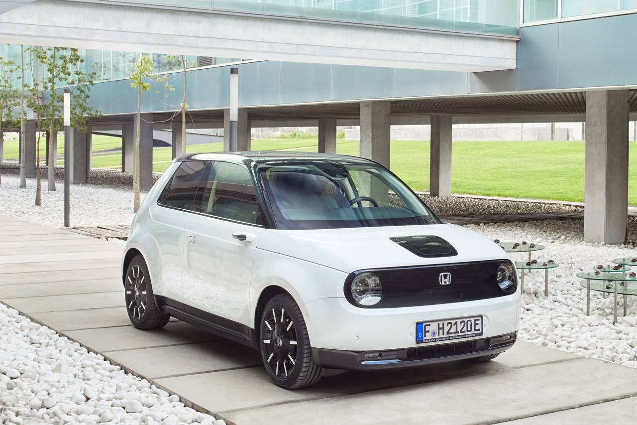 Преглед на наградените автомобили за 2021 година: најдобро дизајнирани, најбрзи и најлуксузни