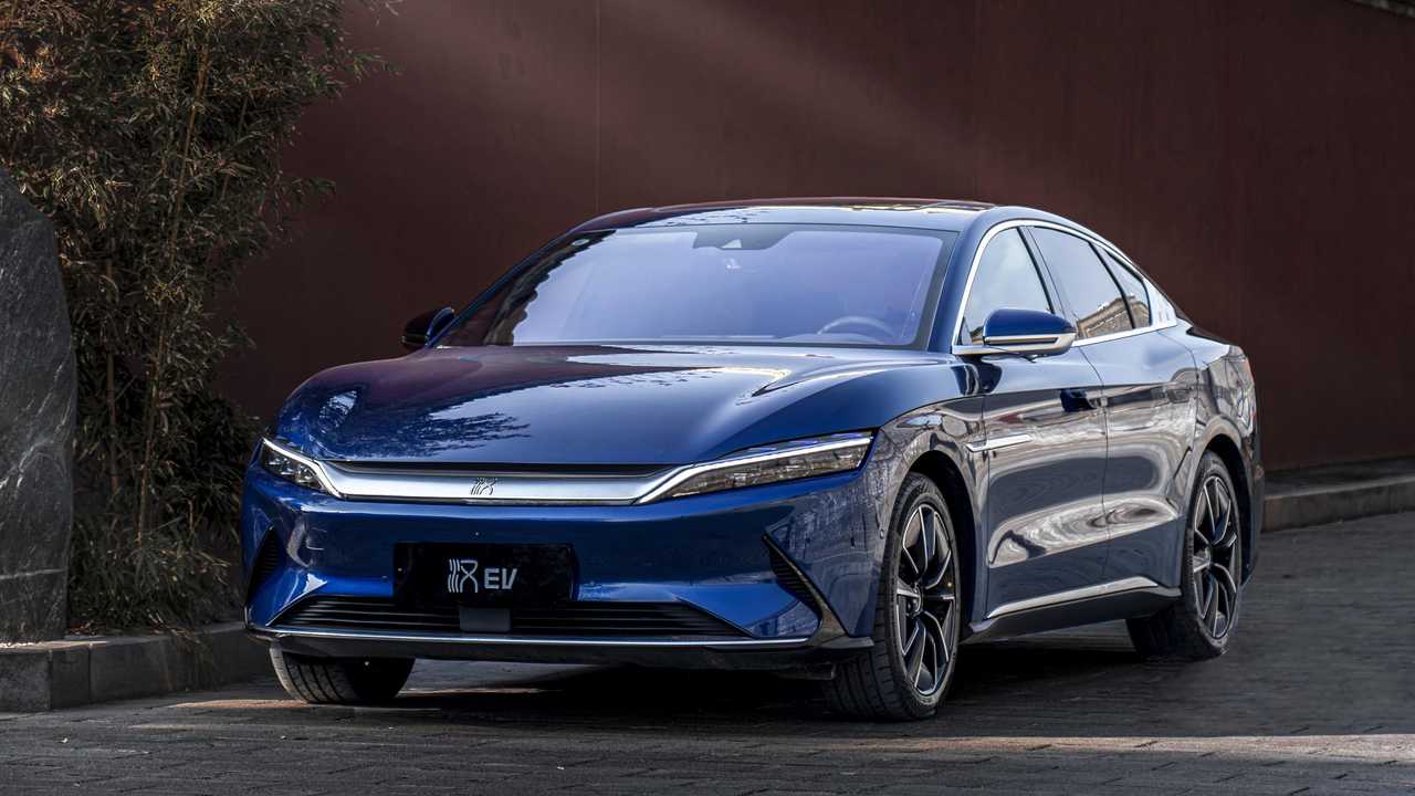 Електрични возила во фокусот: трендови и пазарни движења 2022–2024