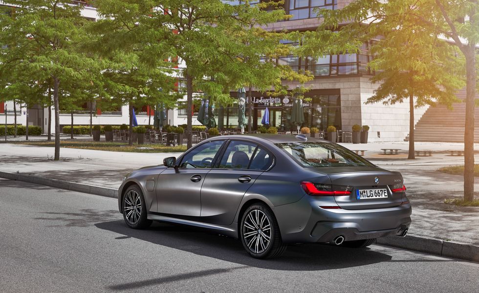 Електричниот напредок во серијата 3: 2021 BMW 330e и 330e xDrive