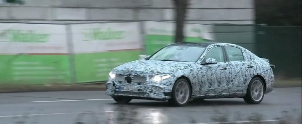 Новa генерација на Мерцедес Е-Серија и C-Серија: Камуфлажа, Фарови и нeнови функции