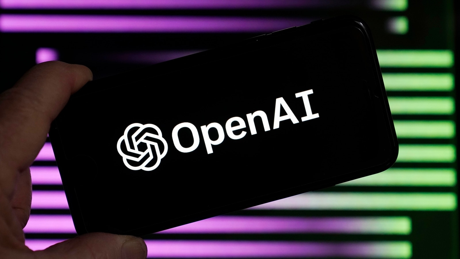 Патување на интелигенција: Amazon и OpenAI во нови инвестиции и стратегиски соработки