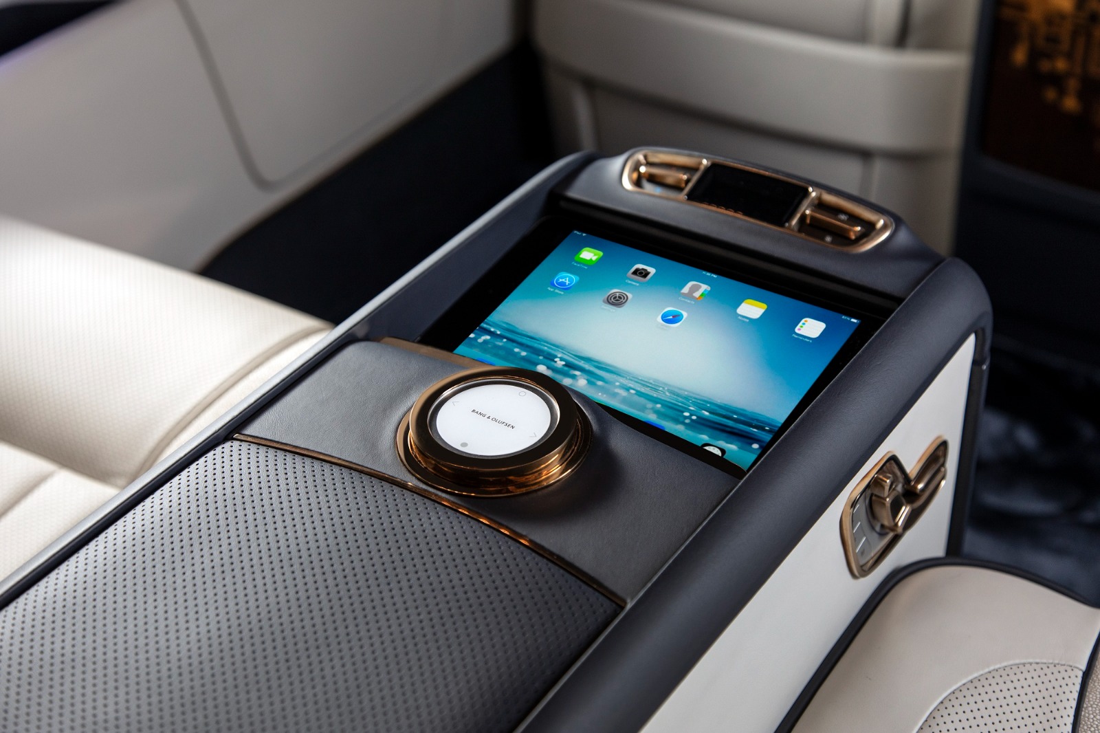 Archer за Mercedes-Benz V-Class: Луксуз и светски признати дизајн на Okçu во 2022