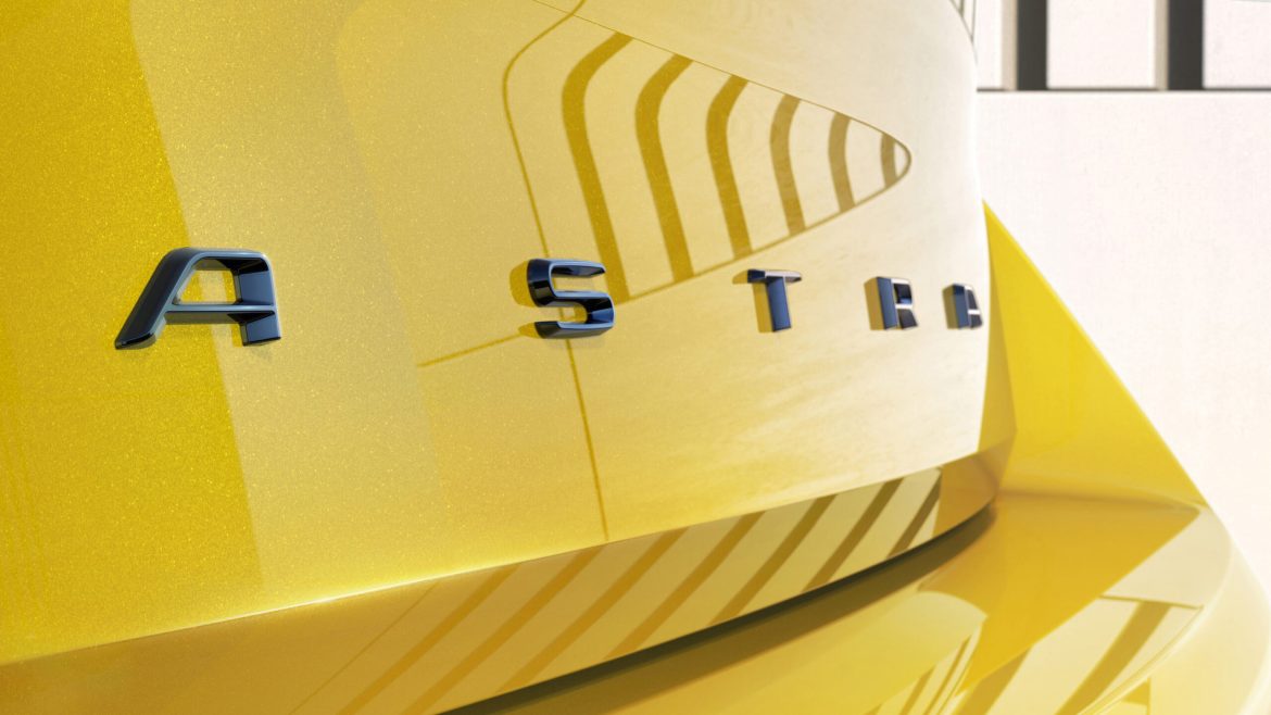 Astra Gaining Momentum: Opel Vizor and Pure Panel Redefine Mid-Size Electric Potential