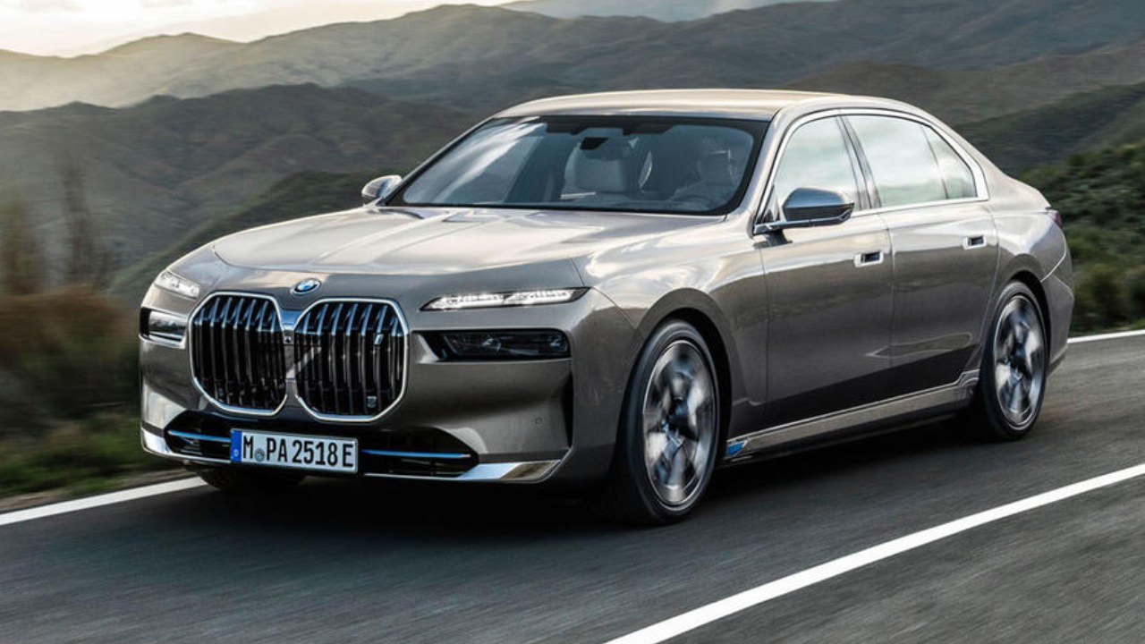 BMW повлекува илјадници електрични возила поради потенцијална калапсија на батериски систем