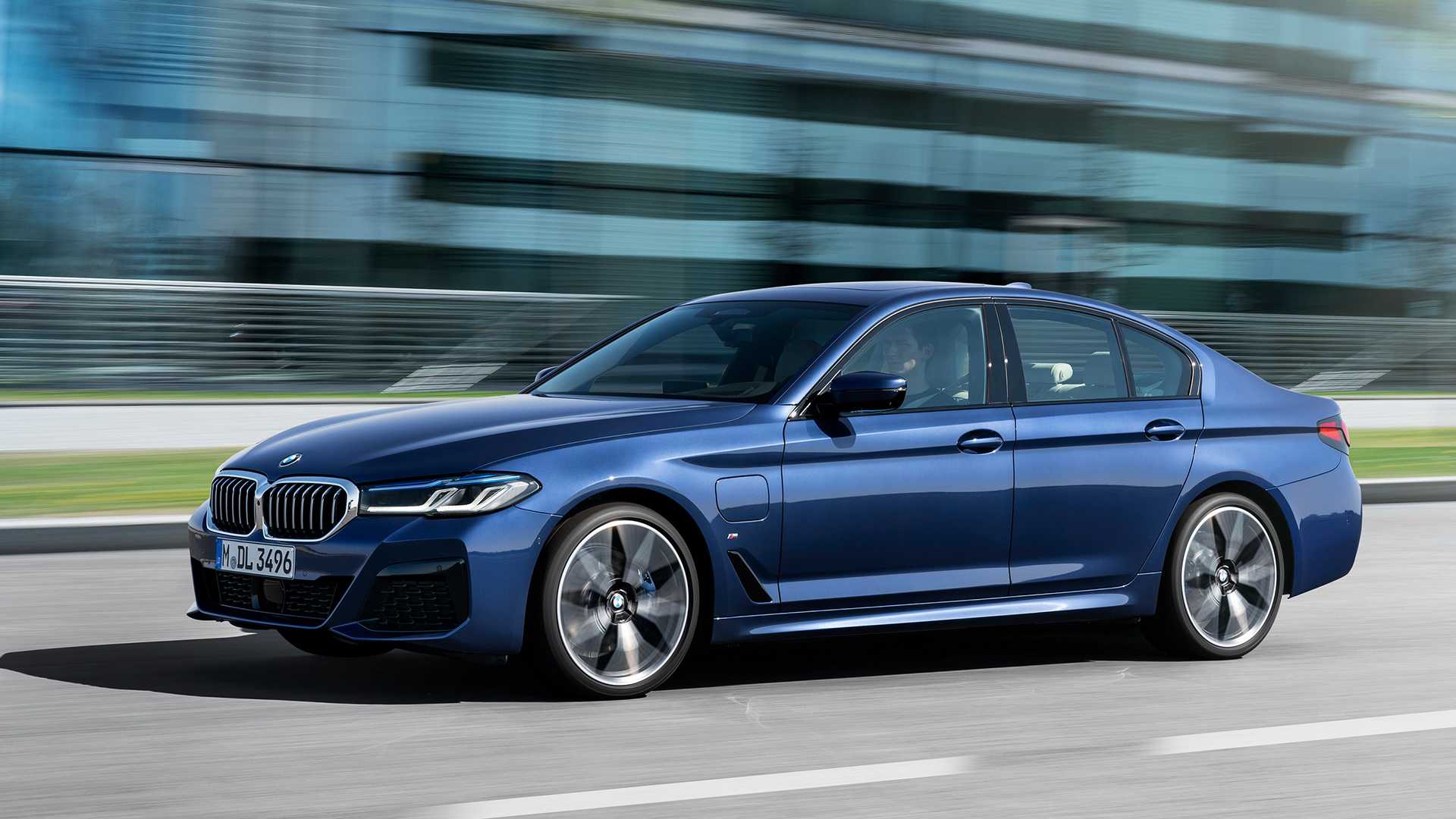 BMW Серии 5 (2021): Преглед на дизајн, внатрешност и возни карактеристики