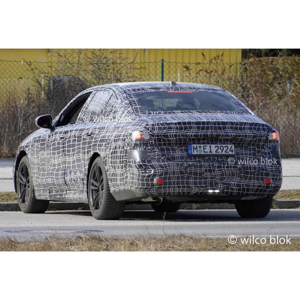 BMW 5 серија G60: Преплетени дизајн и електрична иднина за 2023 година