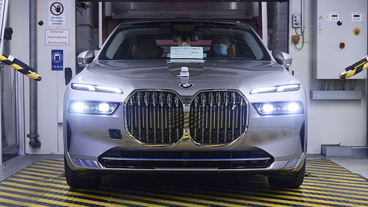 BMW 7 Серия 2022: Електрична и хибридна иднина од Dingolfing