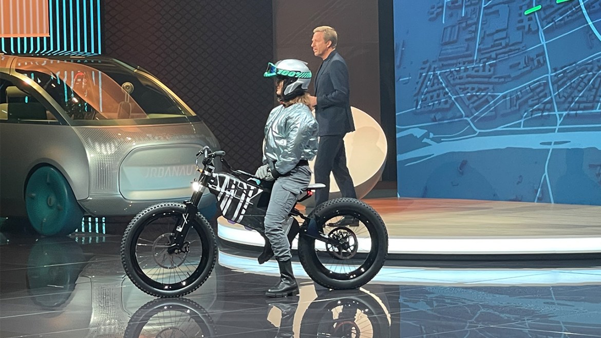 BMW Group IAA Mobility 2021: Поглед во иднината на електричната мобилност и одржливите материјали