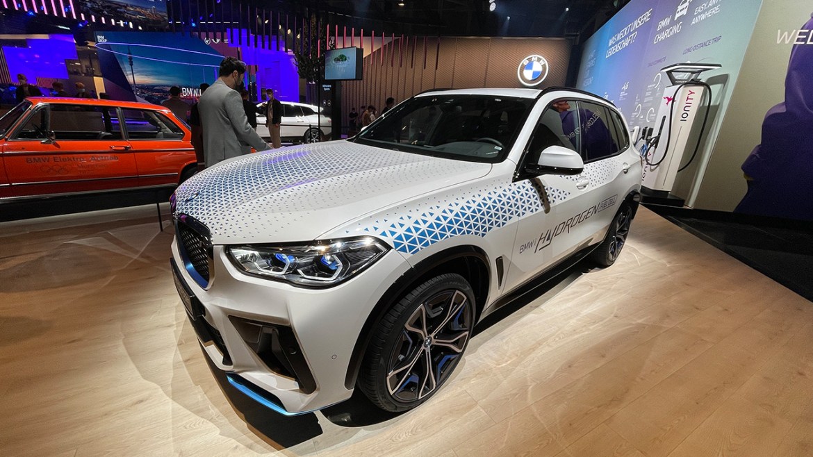 BMW Group IAA Mobility 2021: Поглед во иднината на електричната мобилност и одржливите материјали