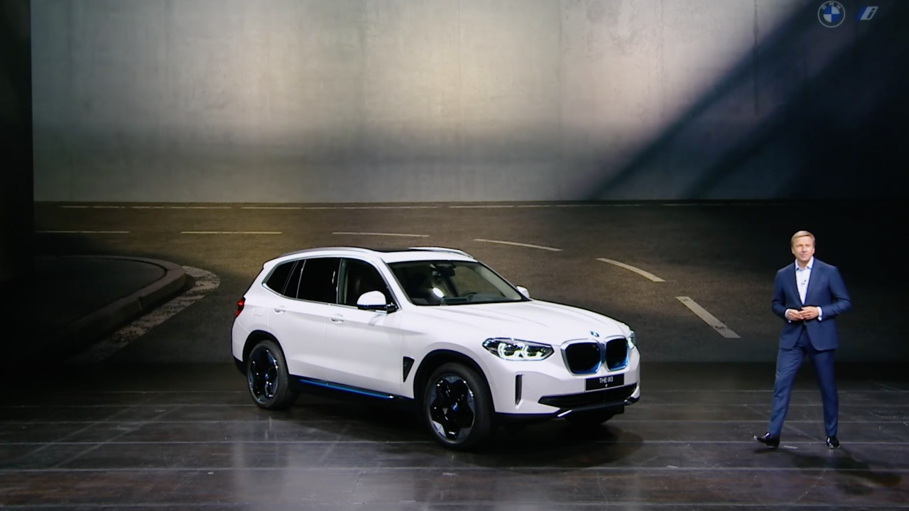 BMW iX3: Електричен кросовер на сцена со нови енергии и детали