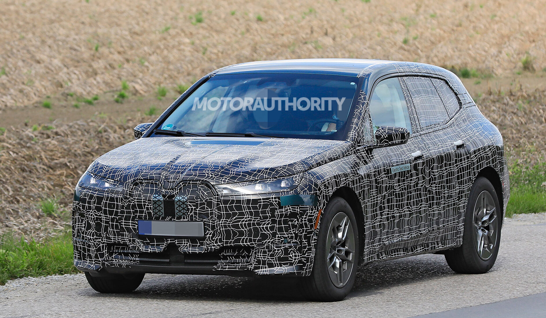 BMW Vision iNext: Електричен кросовер во развој и иднините на автономната возачка технологија