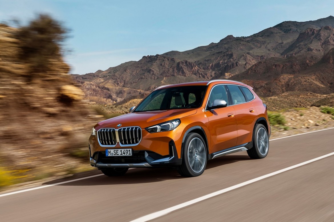 BMW X1 и iX1: Препознаениот пат кон електрични и бензински возила