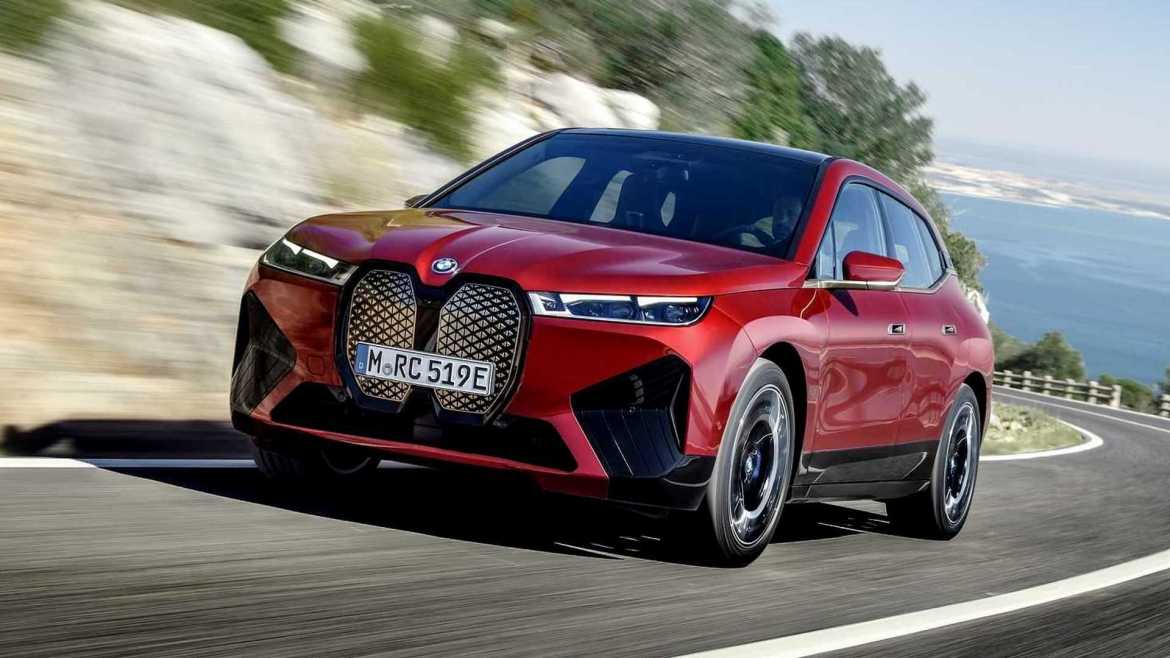 BMW: Погон за нулени емисии во фабриката во Дебрецен и нова класа електрични возила