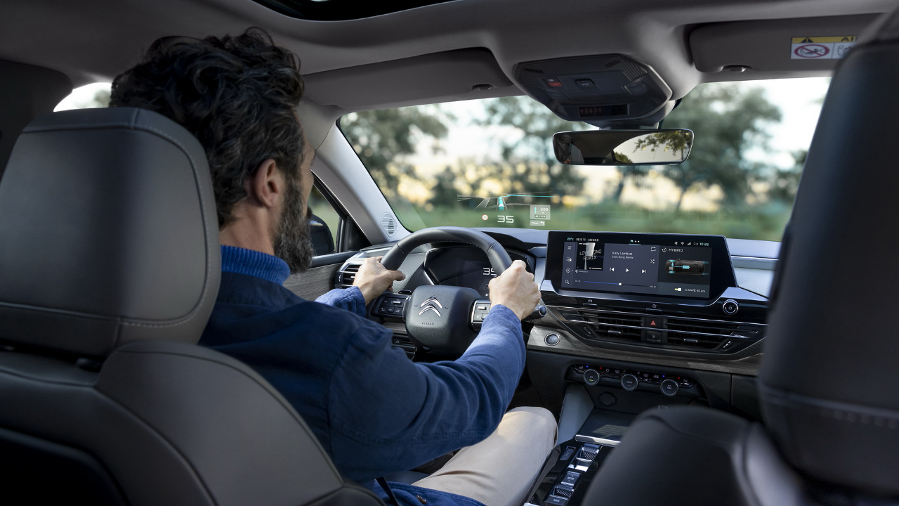 Citroën C5 X: Новиот луксузен хибриден SUV-комфортен седан комбинира стил и напредна технологија