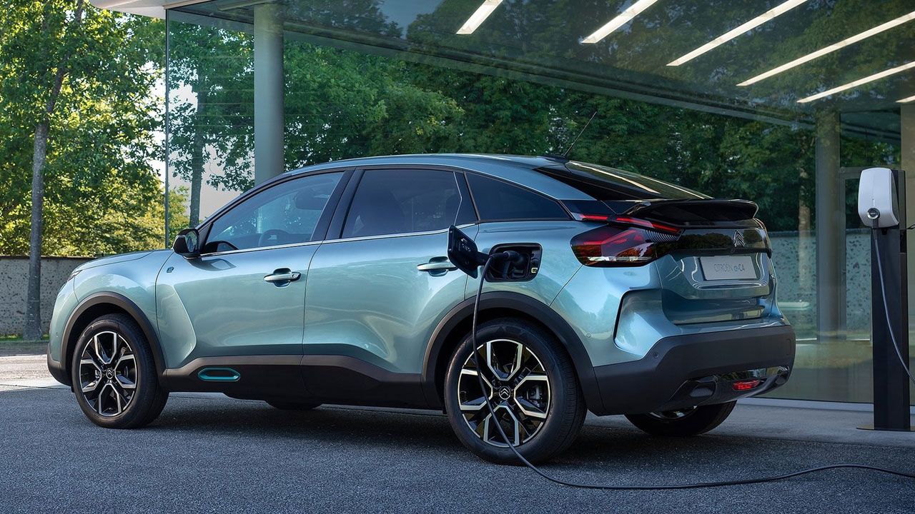 Citroën unveils the 2020 C4 and the all-electric e-C4: features, specs, and market timing