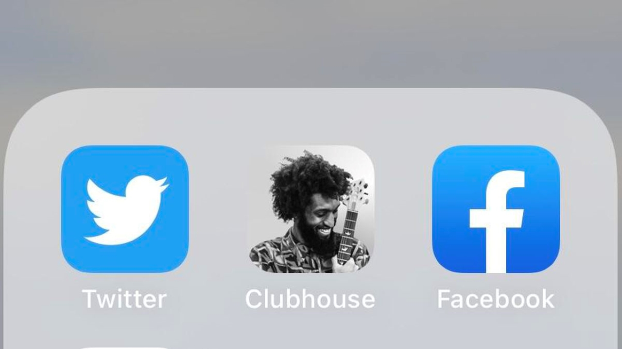 Clubhouse: Гласовното доживување на модерните социјални простори