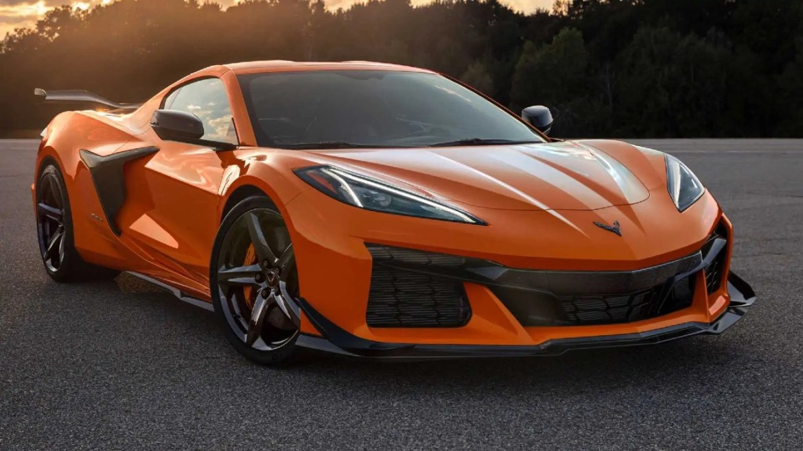  Corvette Z06 2023: Рекордни продажби и поддршка за војниците вклучена во аукција