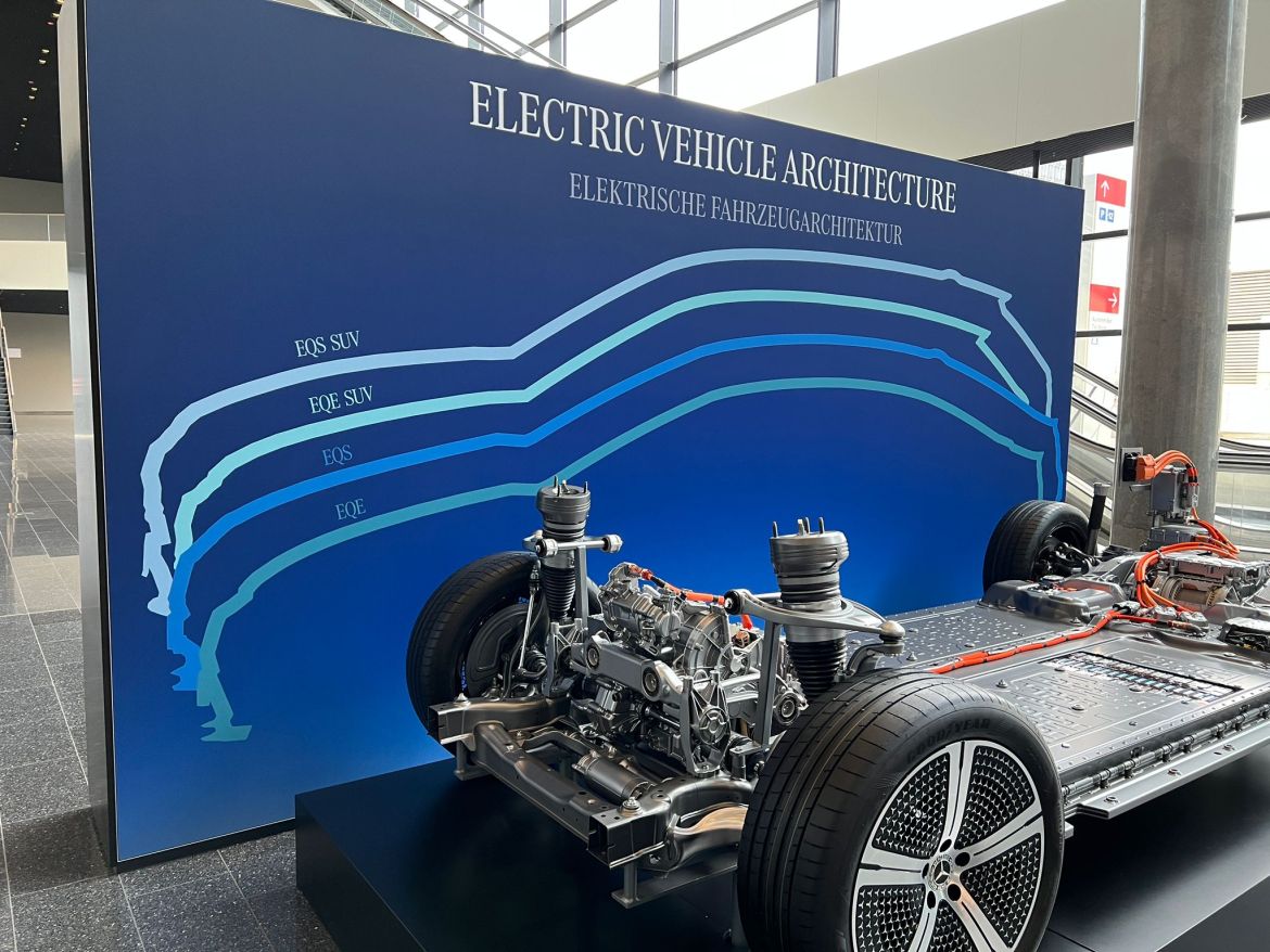 EQS и EQE SUV: Преземање на електричното наследство во Mercedes-Benz