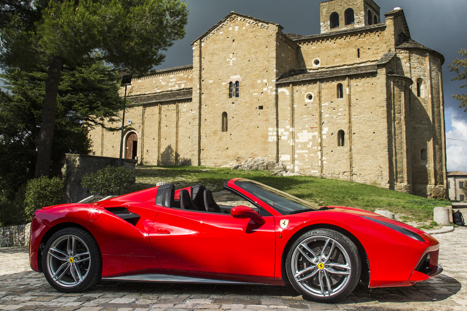 Нов пазарен поглед: Ferrari и светската автомобилска динамика во 2019 година