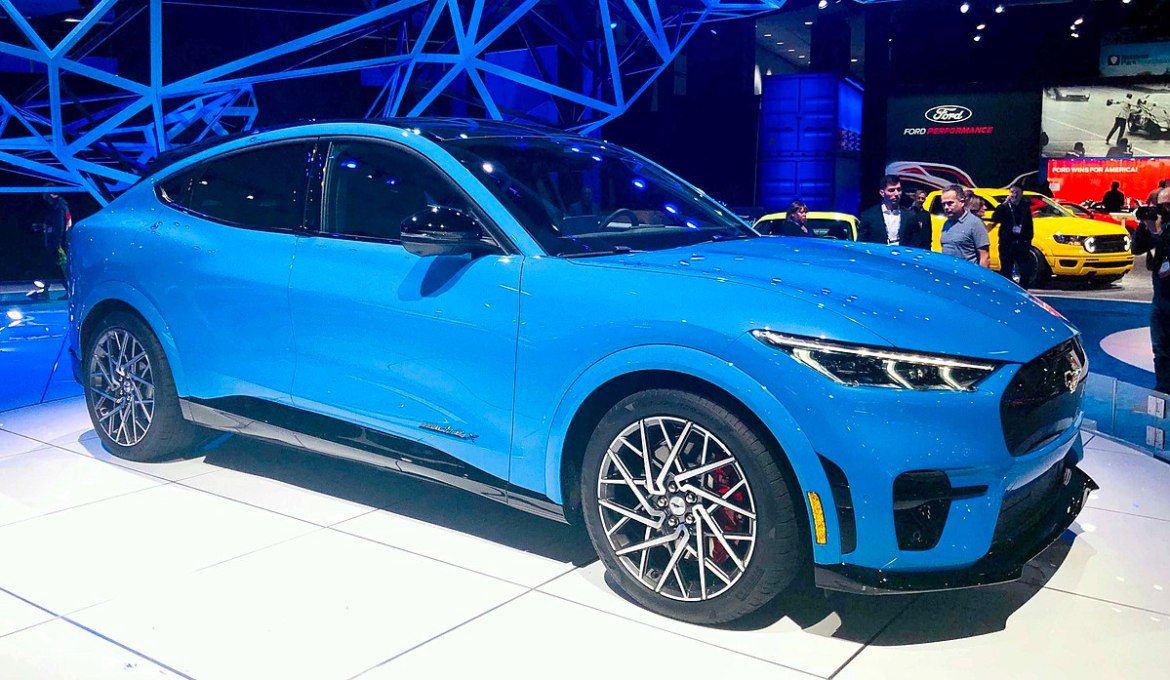 Ford скоростно насочува низ електричната иднина: големи инвестиции и планови за 2023