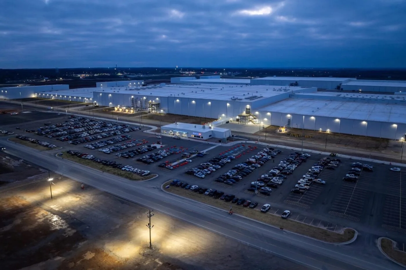 Ford се рафинара како сила за складирање енергија: нови фабрички капацитети и домашни системи