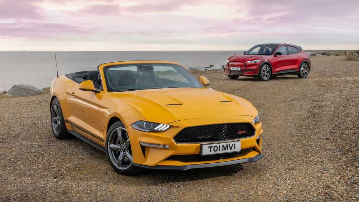 Ford и Tesla: Претекнувањето на електрификацијата преку онлајн продажба и реклама