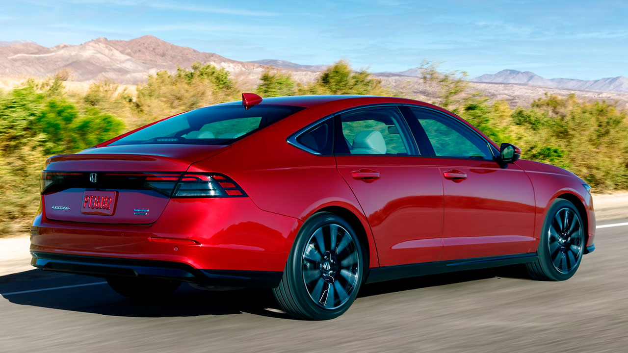 Honda Accord 11. генерација: Ветробрански поглед кон иднината на D-сегментот