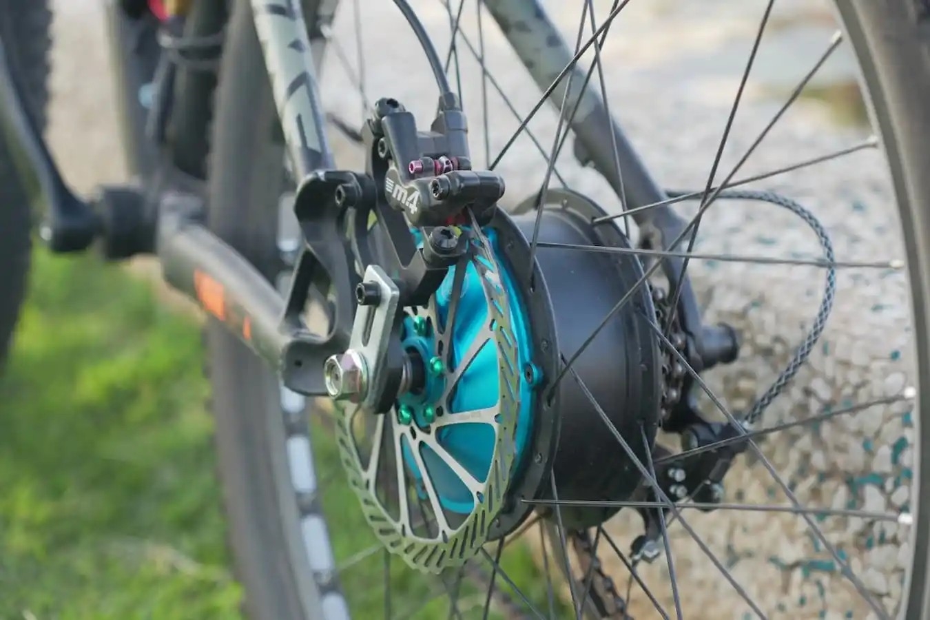 Рејгенеративно кочење во електричните велосипеди: нов подход за подигање енергicia