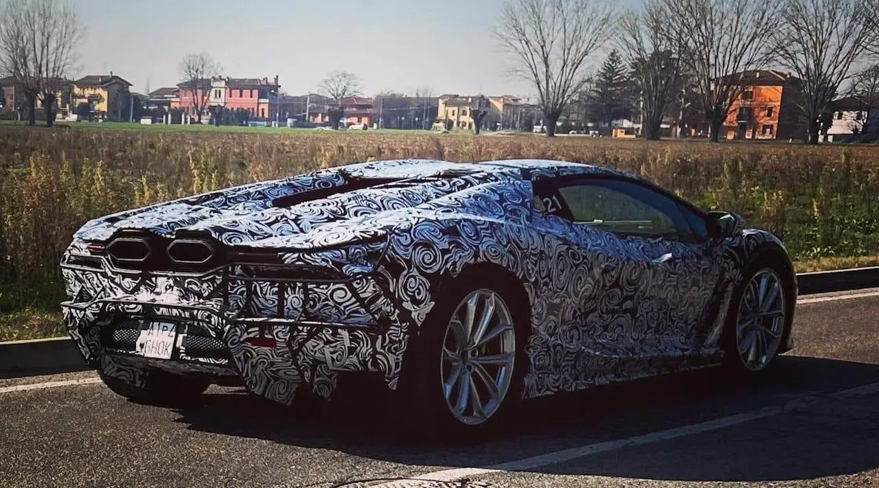 Lamborghini Aventador Наследник: Шпионски фотографии и први поглед