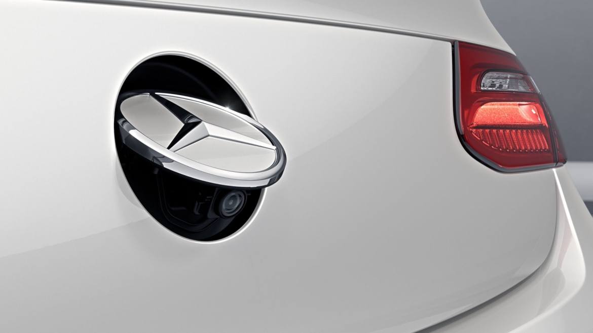 Mercedes-Benz враќа стотици илјади возила: причина и детална објава