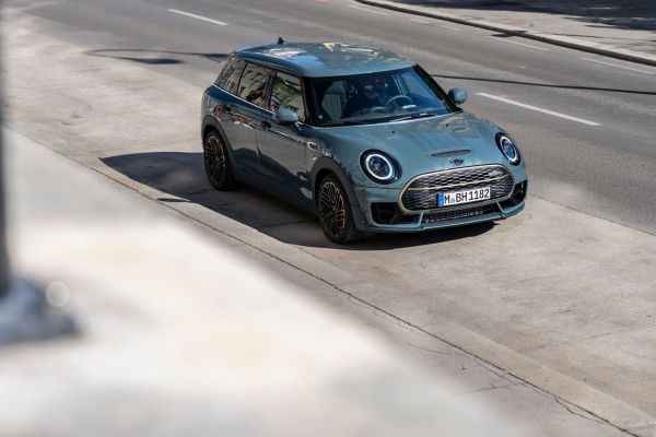 MINI Cooper пристигнува во Турција: Нови Untold, Resolute и Untamed верзии пристапуваат кон овластените продажни места