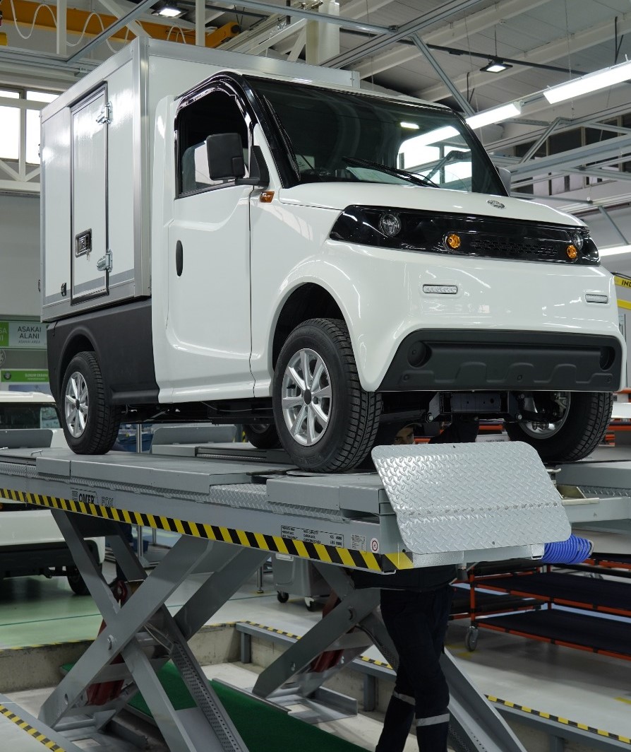 Пилоткар P-1000: Електрична мини-комбија за регионални и меѓународни операции