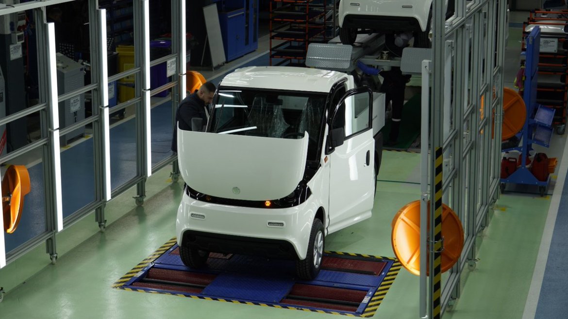 Пилоткар P-1000: Електрична мини-комбија за регионални и меѓународни операции