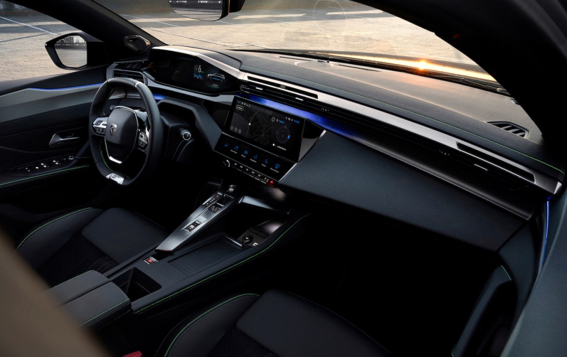 PEUGEOT 308 SW: Променети перспектива и нови технологски можности