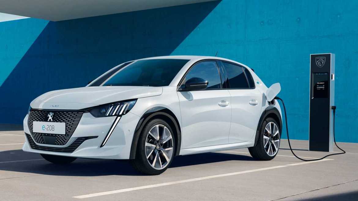 Нов продорен епилог за Peugeot 408 и e-208: SUV-перспективи и потрошувачки текови