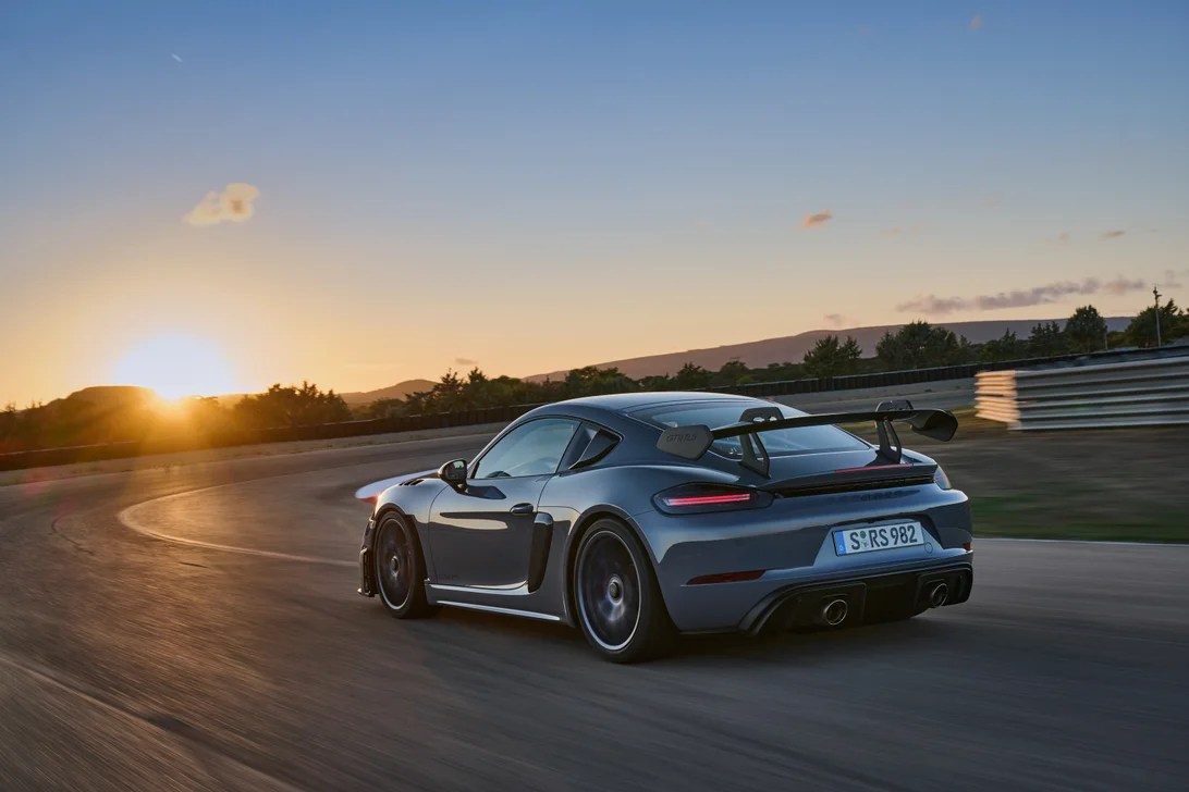 Porsche 718 Cayman GT4 RS: Врвна спортска верзија со 4.0-литрен атмосферски мотор