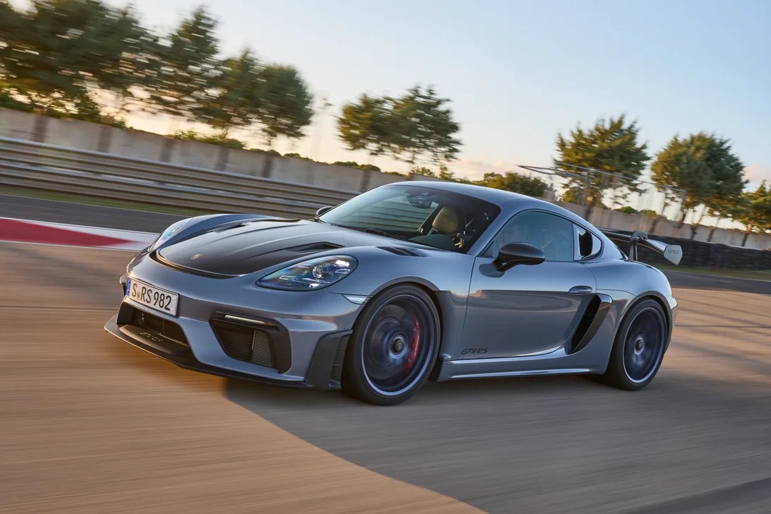 Porsche 718 Cayman GT4 RS: Врвна спортска верзија со 4.0-литрен атмосферски мотор