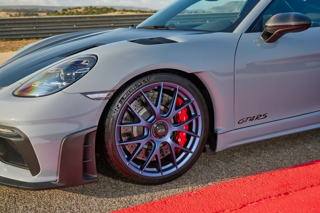 Porsche 718 Cayman GT4 RS: Врвна спортска верзија со 4.0-литрен атмосферски мотор