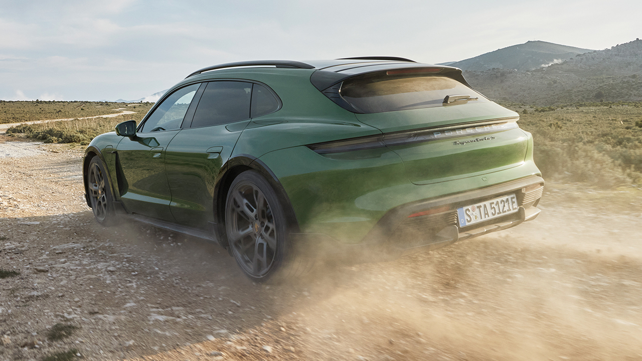 Porsche Taycan Cross Turismo: Вистински електричен компактен кросовер со четири верзии и Off-road потенцијал