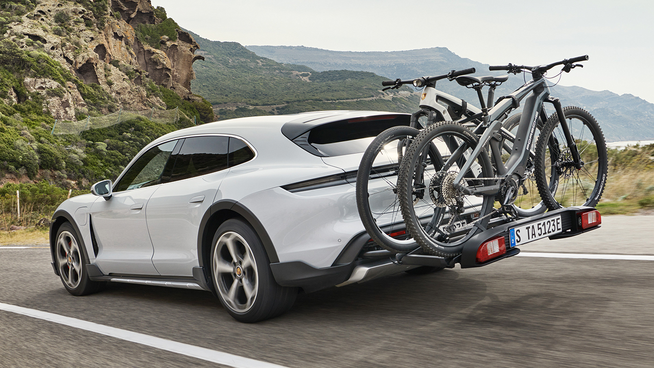 Porsche Taycan Cross Turismo: Вистински електричен компактен кросовер со четири верзии и Off-road потенцијал