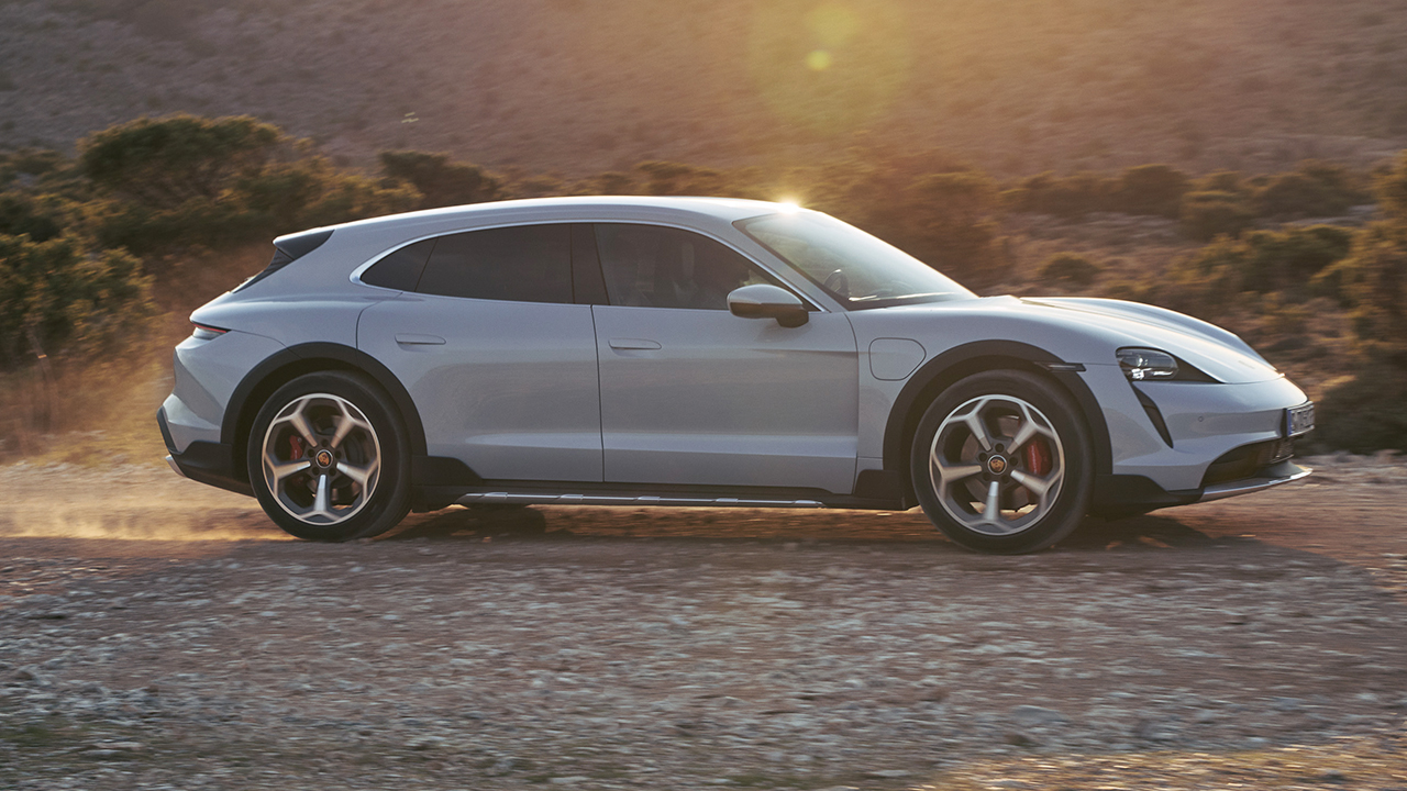 Porsche Taycan Cross Turismo: Вистински електричен компактен кросовер со четири верзии и Off-road потенцијал
