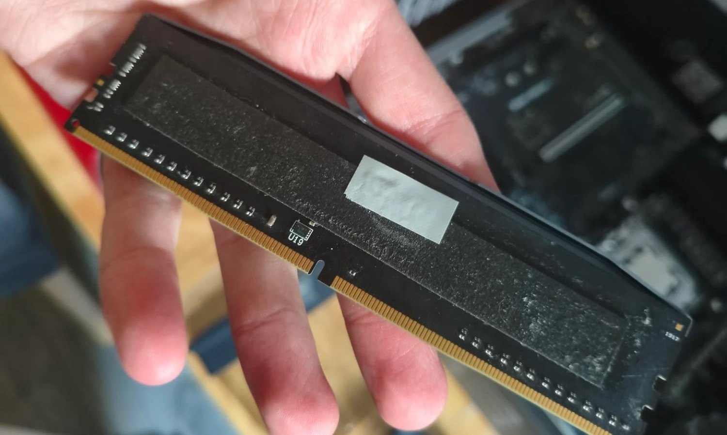 Измами во RAM пазарот: повторна користења радијатори и етикети за DDR5 и DDR4