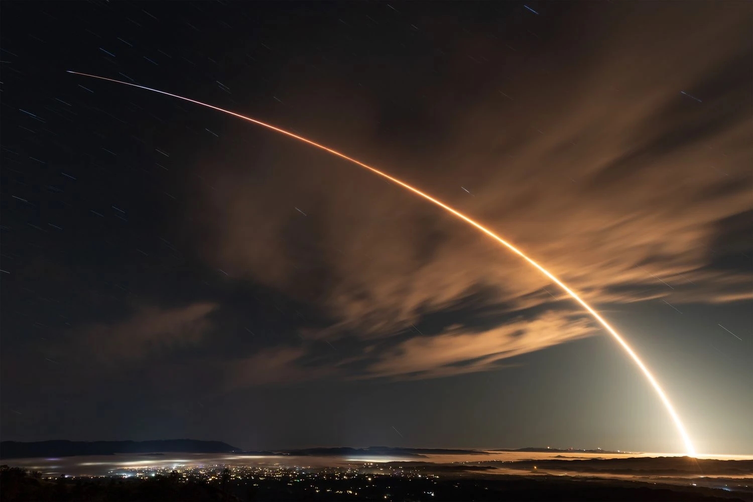 SpaceX Starlink сателитот: едно откривање на случката и идните предизвици во орбитата